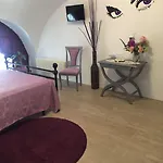 Tres Chic Bed & Breakfast 3*