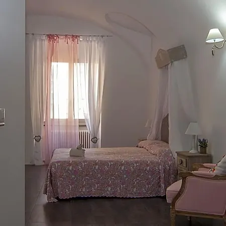 Tres Chic 4*