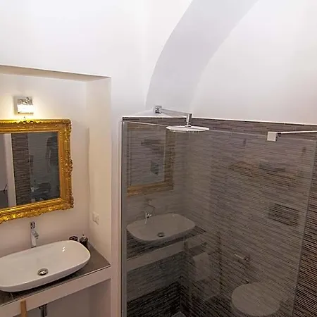 Alojamento de Acomodação e Pequeno-almoço Tres Chic 4*