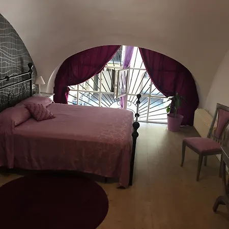 לינה וארוחת בוקר Tres Chic 4*