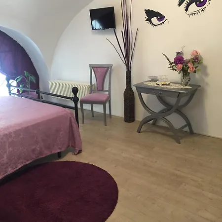 Tres Chic Bed and Breakfast