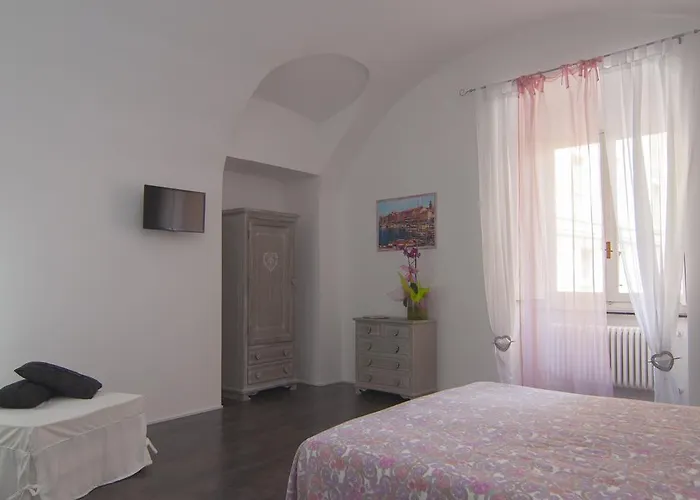 Tres Chic 3*