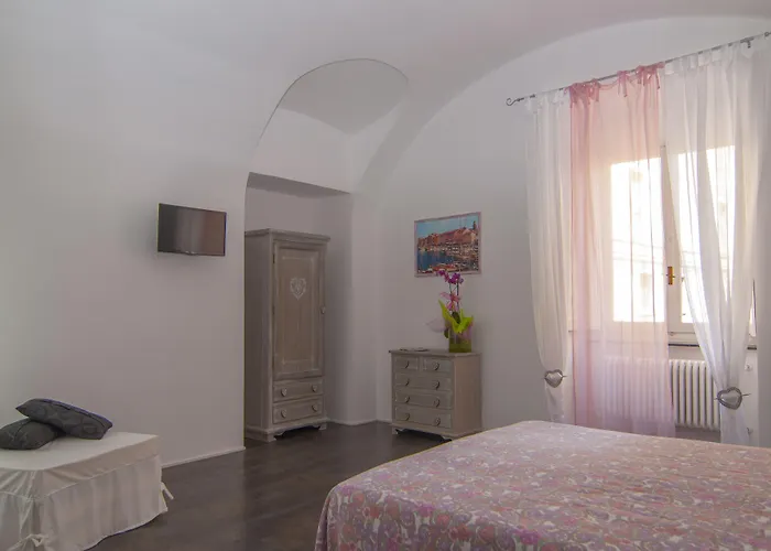 Tres Chic 3*