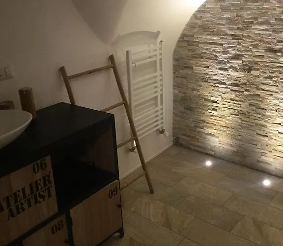 Tres Chic Bed & Breakfast 3*