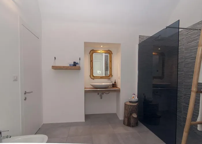 Tres Chic Bed & Breakfast 3*