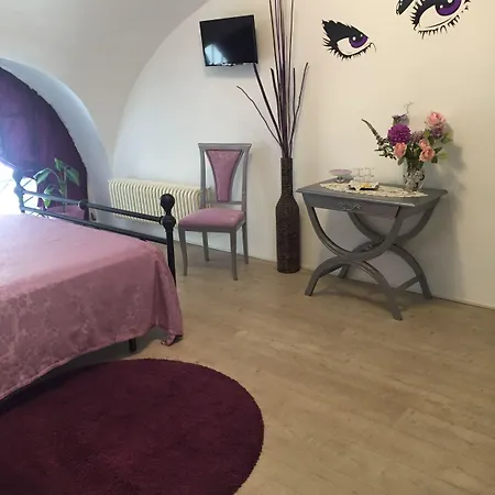 Tres Chic Bed & Breakfast 3*