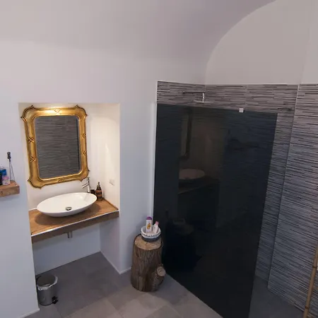 Tres Chic Bed & Breakfast 3*